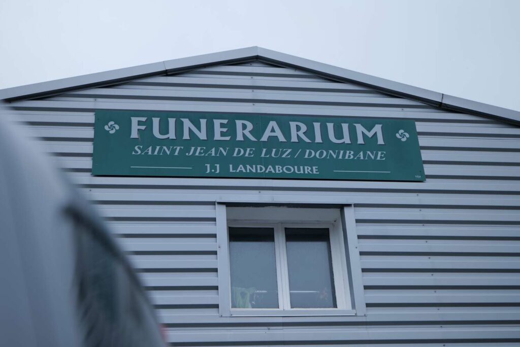 devanture funerarium landaboure